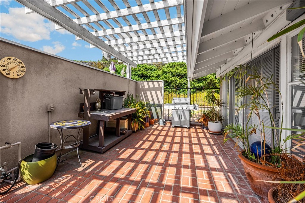 2711 Anacapa Place