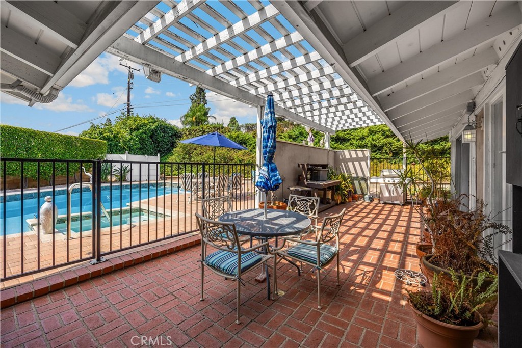 2711 Anacapa Place