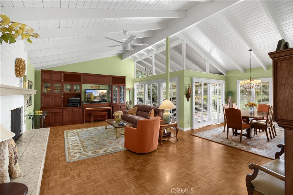 2711 Anacapa Place