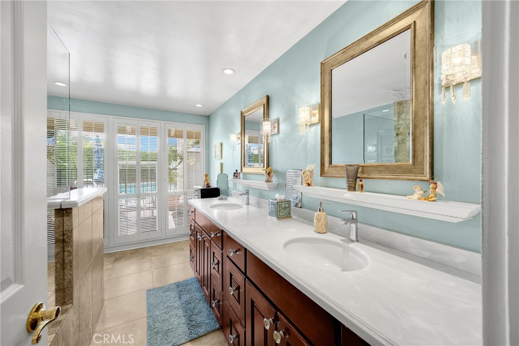 2711 Anacapa Place