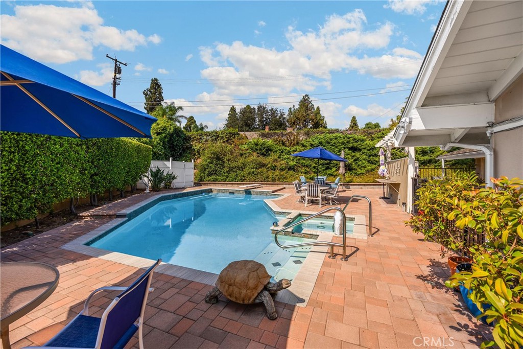 2711 Anacapa Place