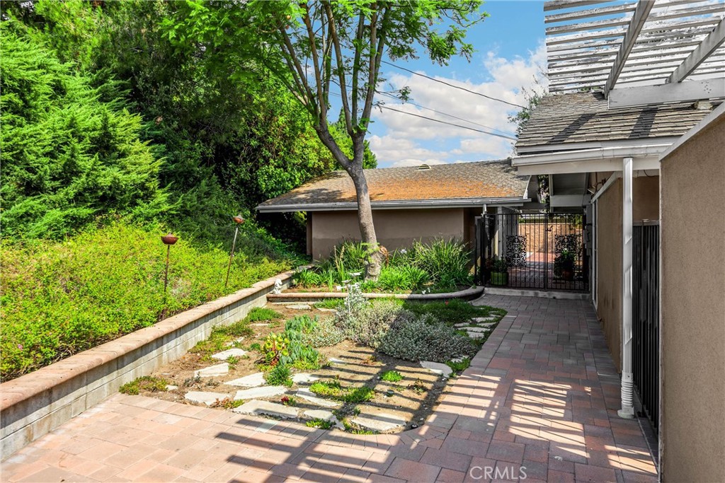 2711 Anacapa Place