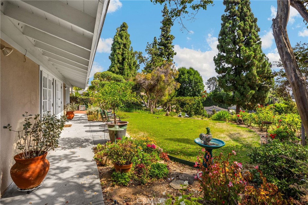 2711 Anacapa Place
