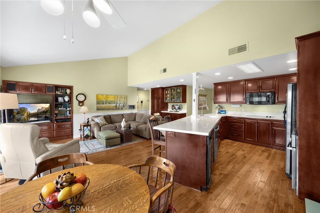 2711 Anacapa Place