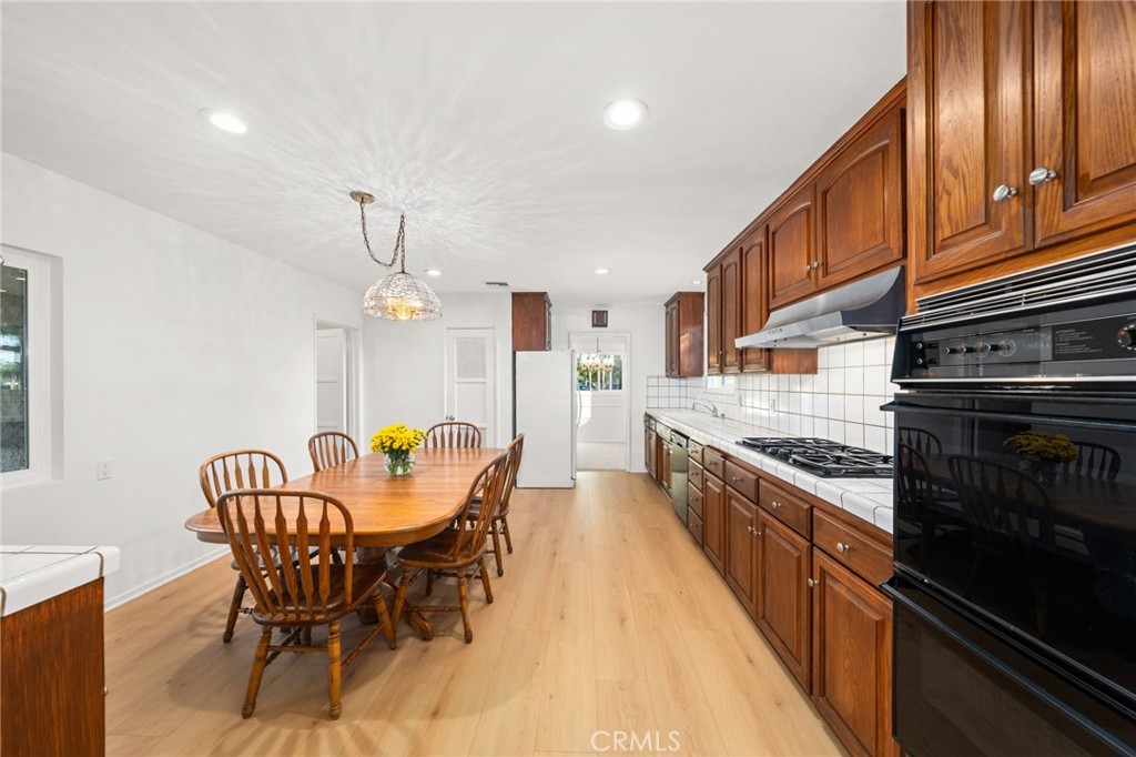 5361 Bridgeview Avenue