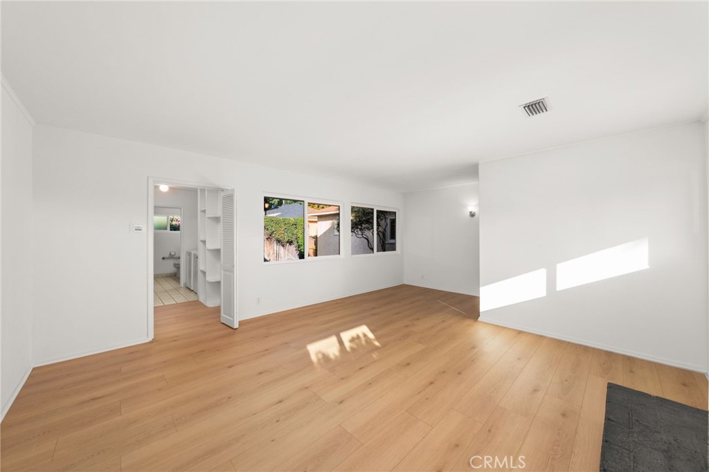 5361 Bridgeview Avenue