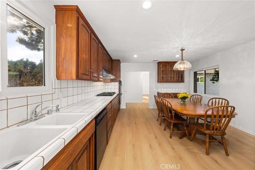 5361 Bridgeview Avenue