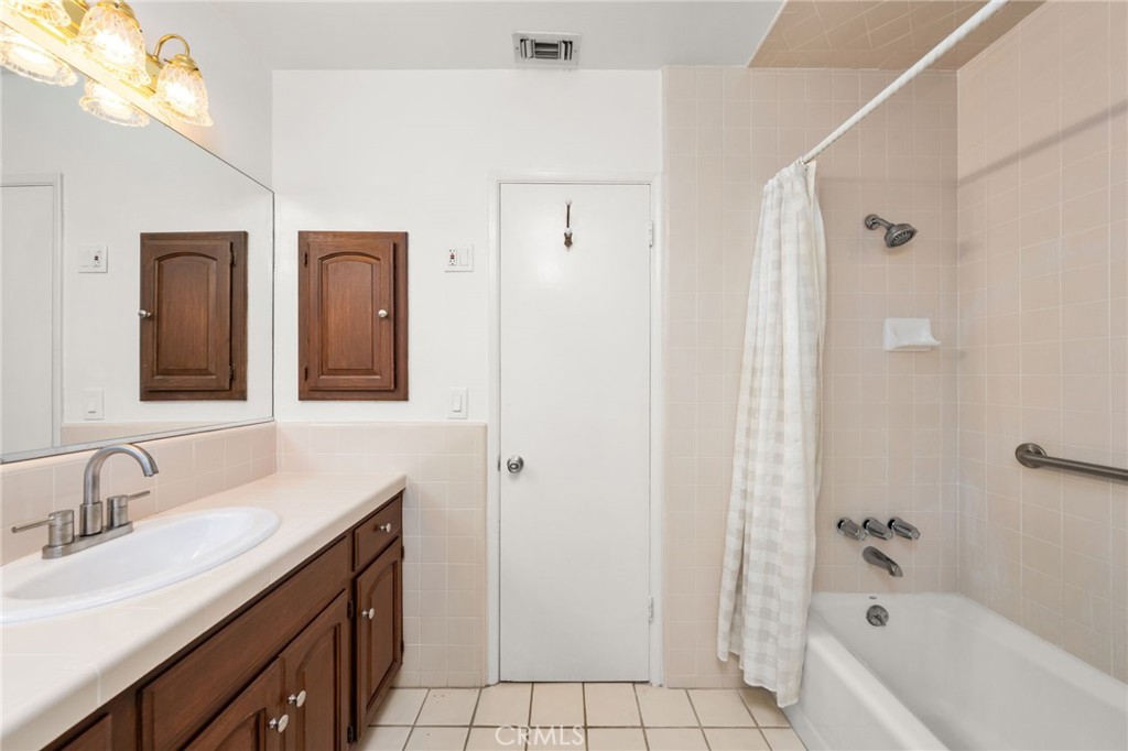 5361 Bridgeview Avenue