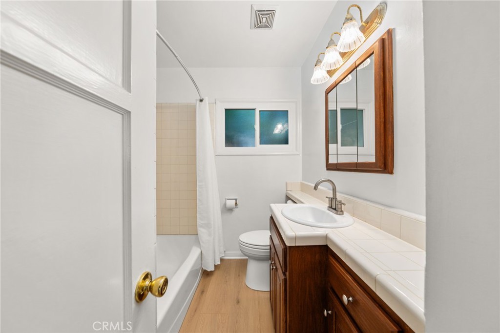 5361 Bridgeview Avenue