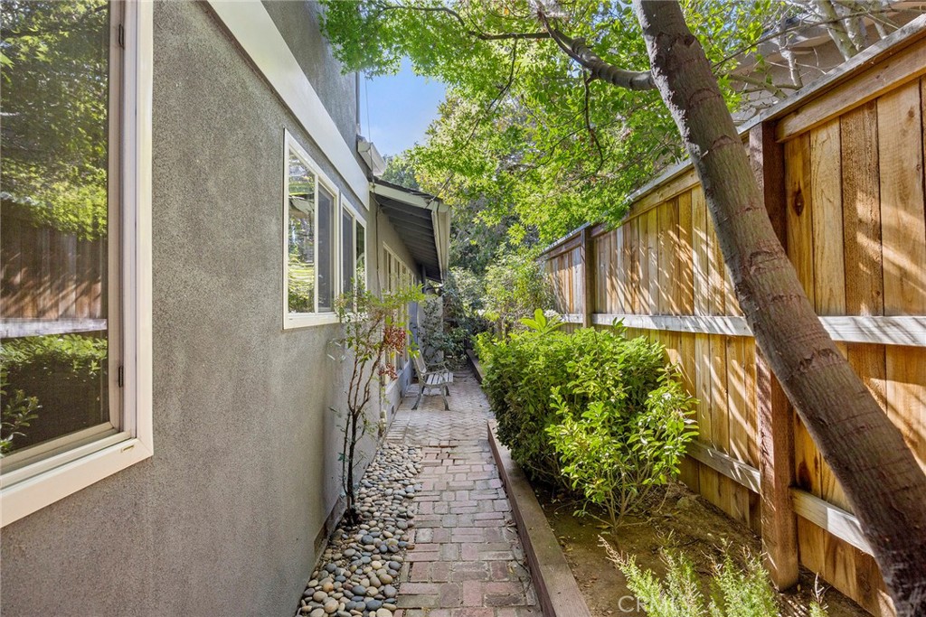 1048 Glenhaven Avenue