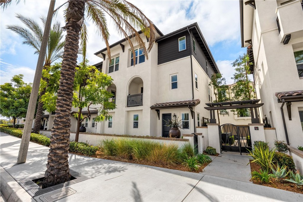 8252 Orangethorpe Avenue