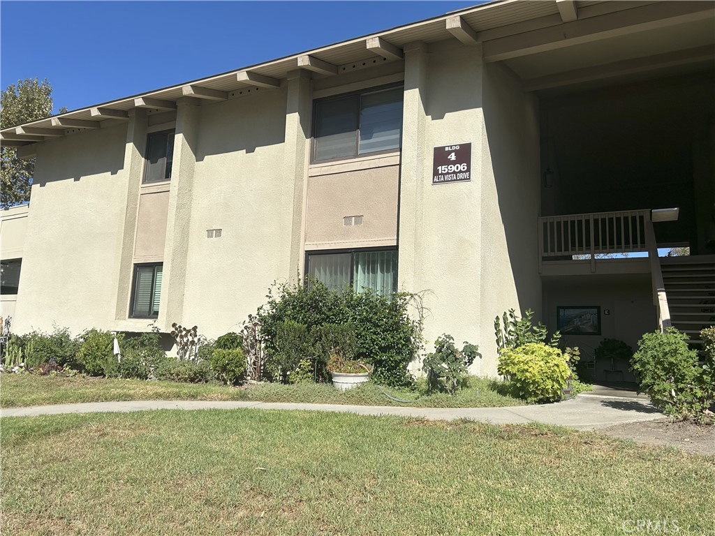 15906 Alta Vista Drive E