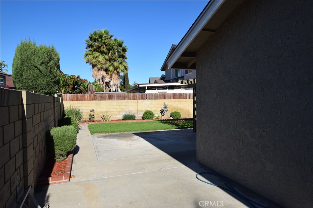 2229 E Vermont Avenue