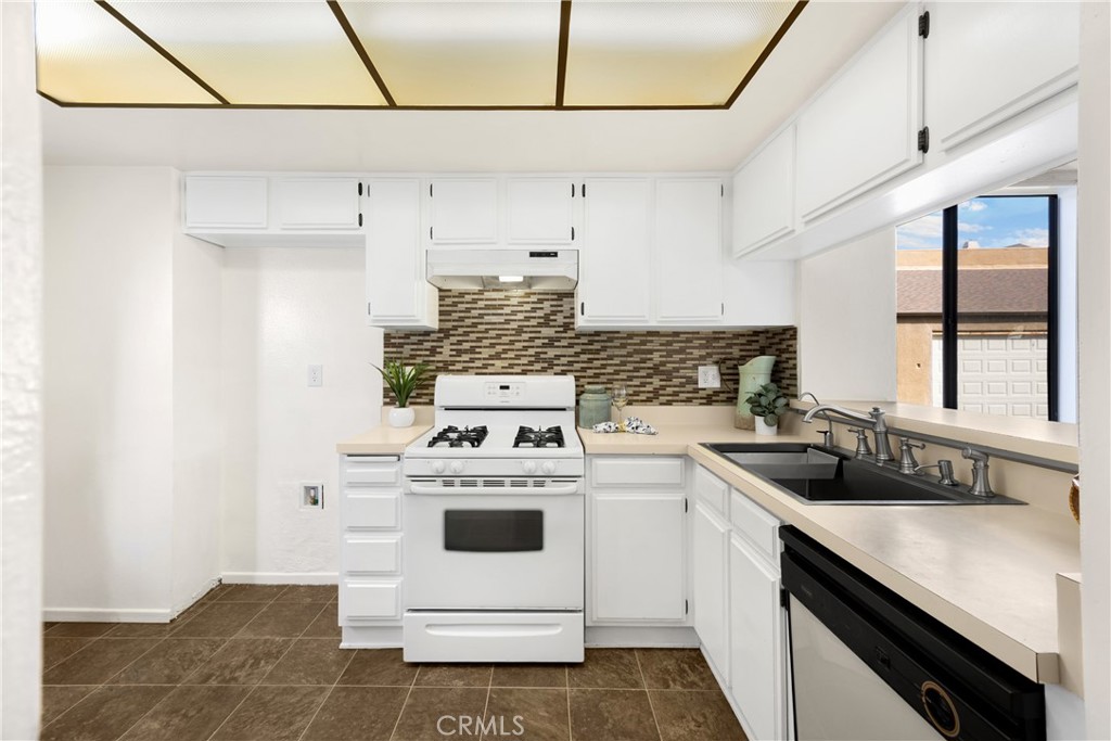 1675 W Lambert Road 22