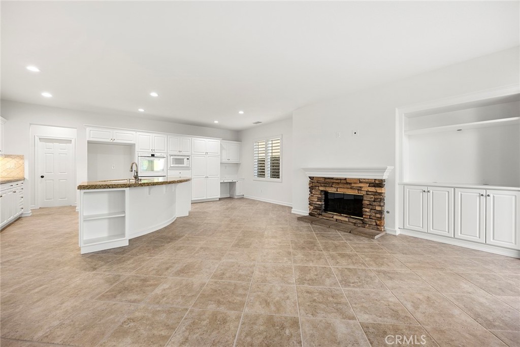 2556 Pearblossom Street