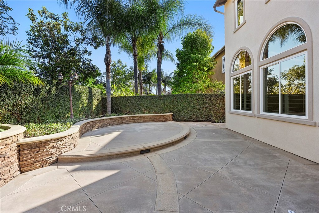 2556 Pearblossom Street