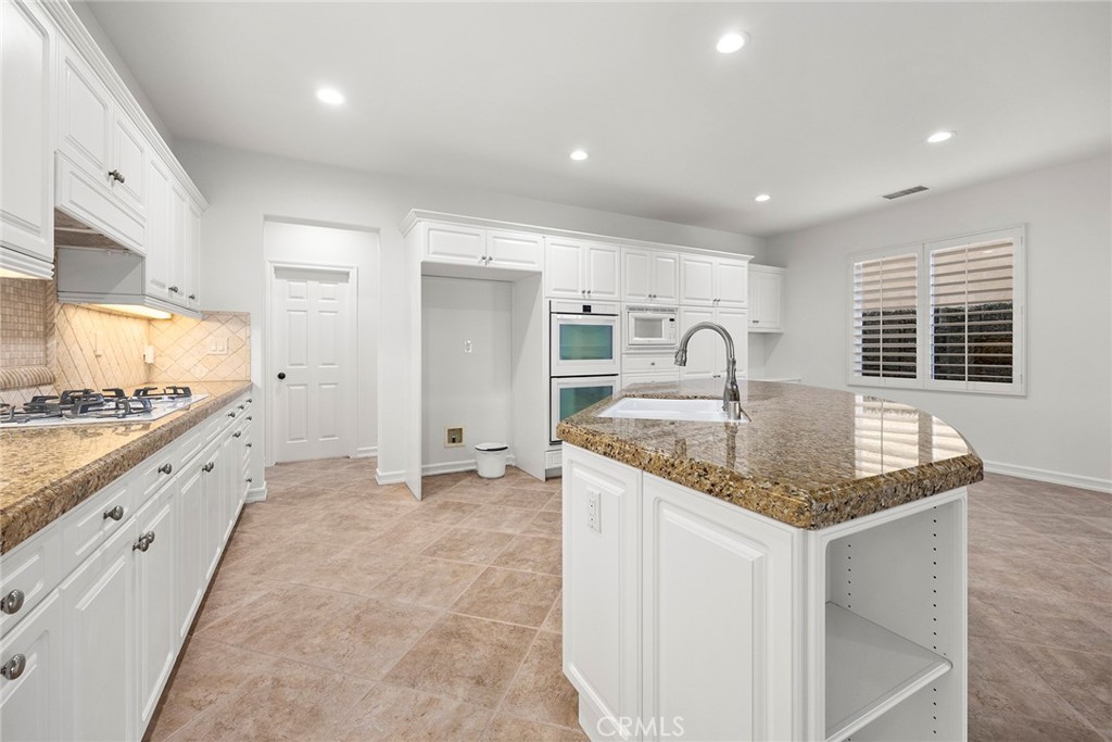 2556 Pearblossom Street