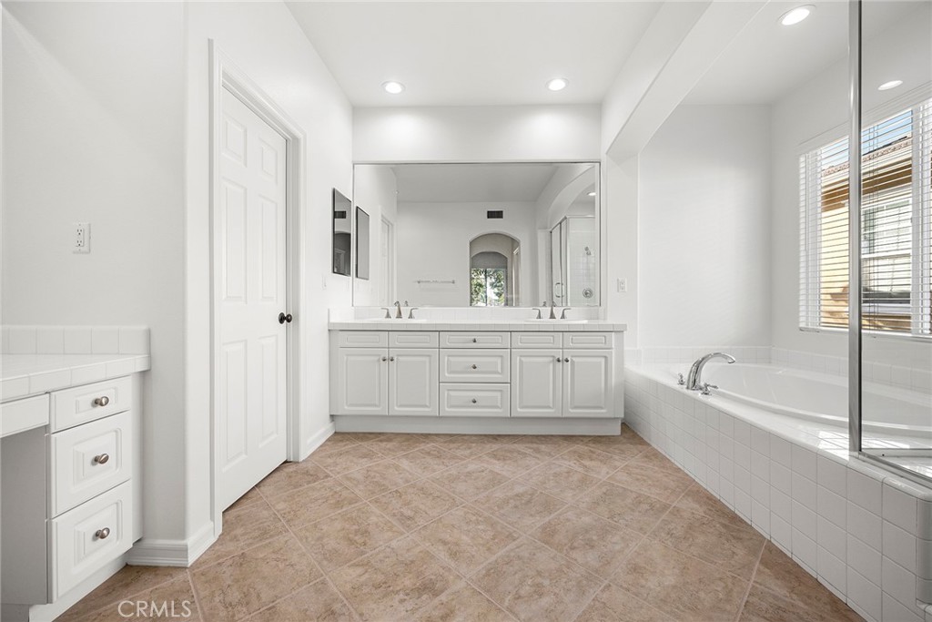 2556 Pearblossom Street