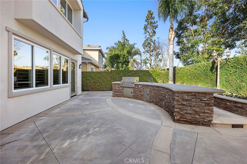 2556 Pearblossom Street