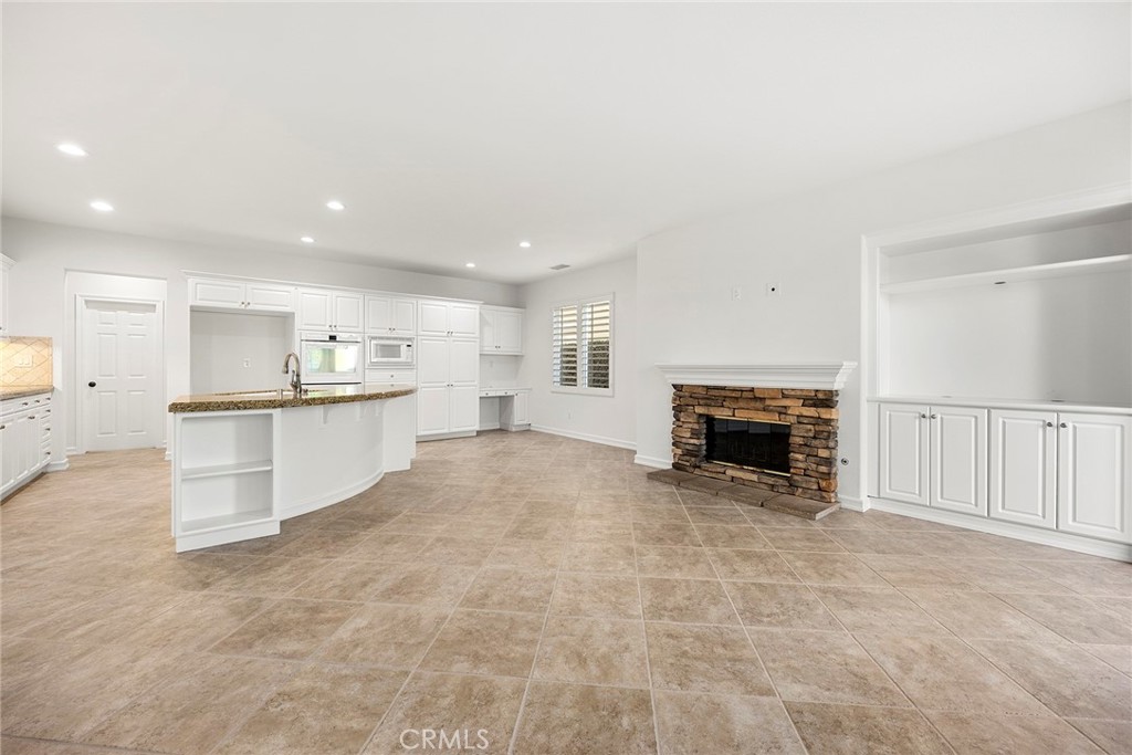 2556 Pearblossom Street