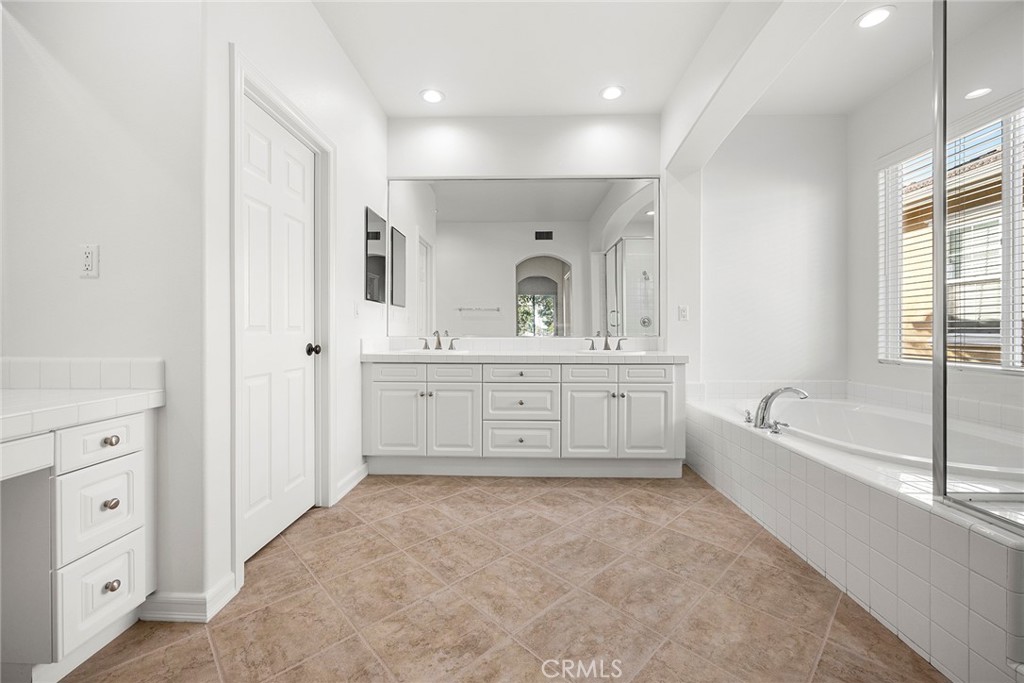 2556 Pearblossom Street