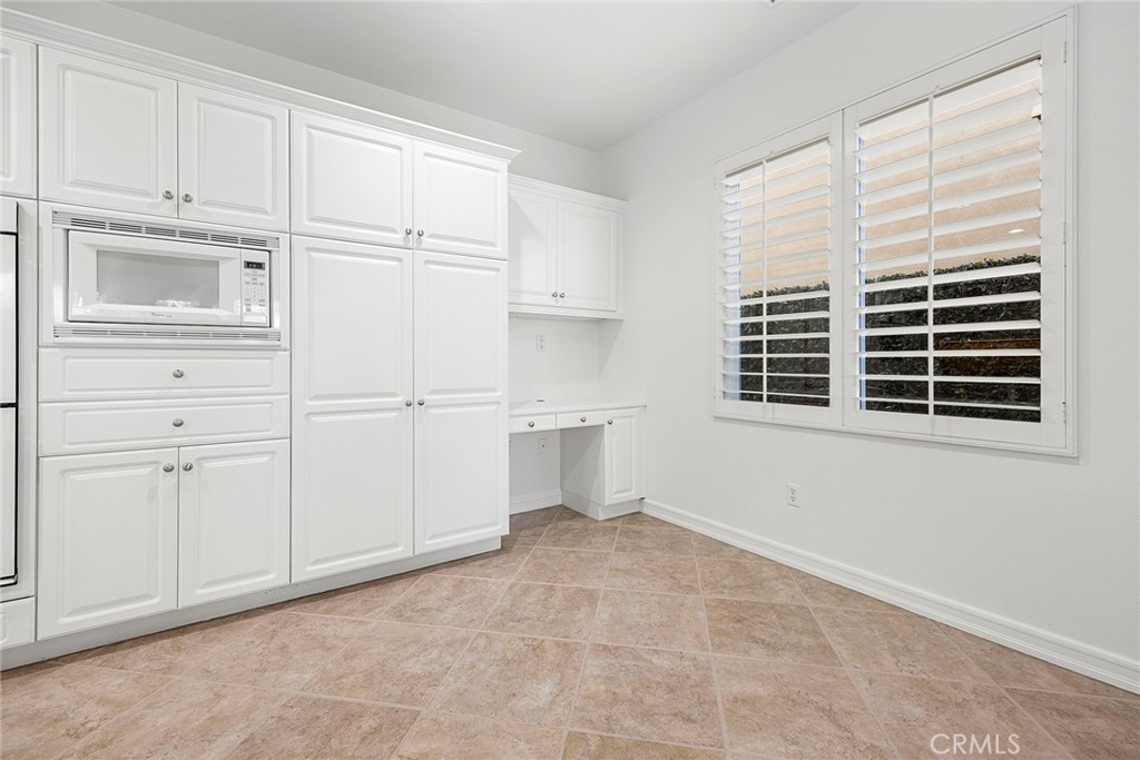 2556 Pearblossom Street