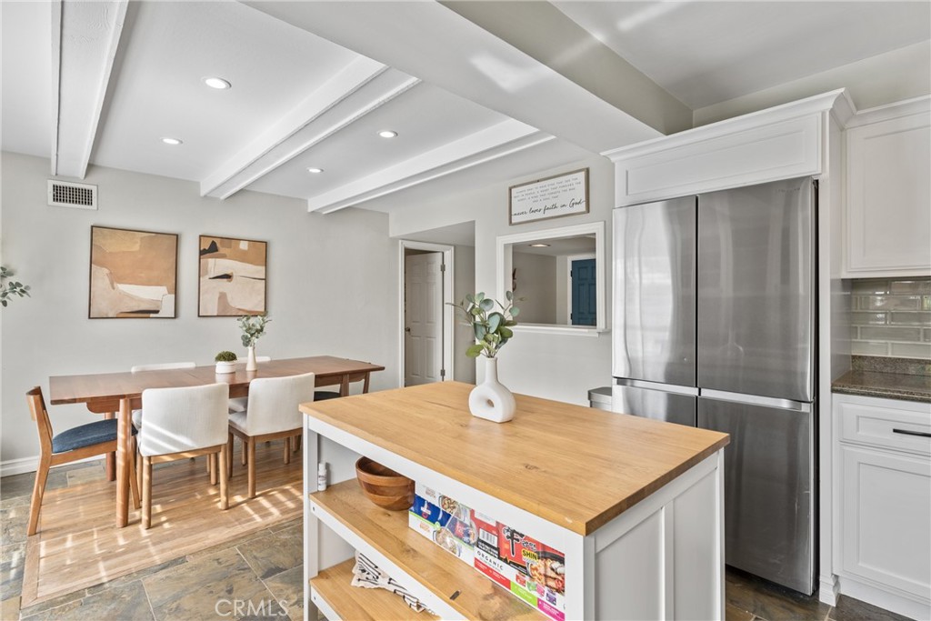 1550 W Palais Rd.