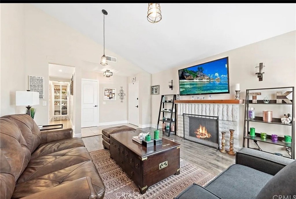 6831 6831 Foxborough Court