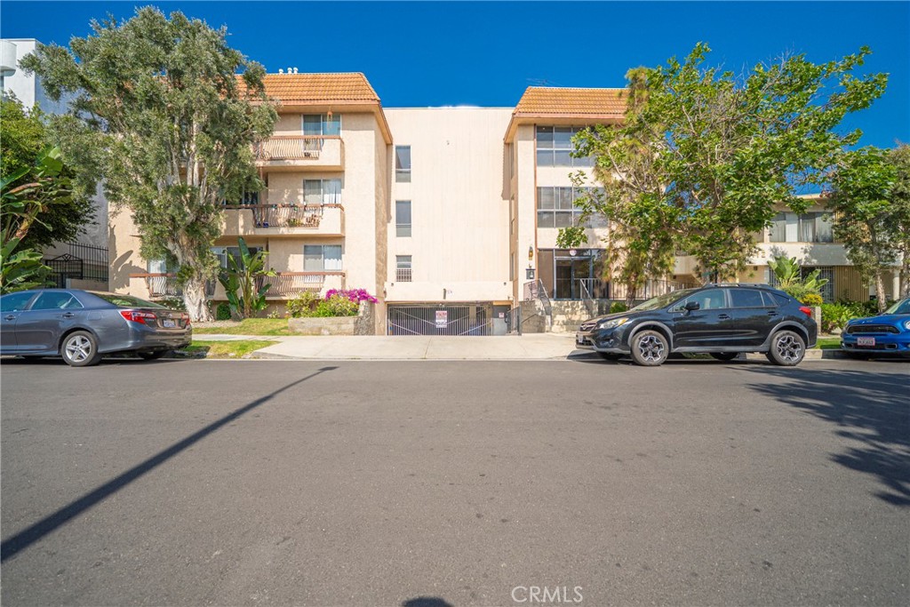 104 S Hayworth Avenue 204