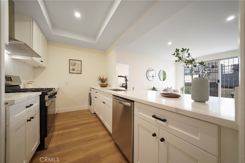 104 S Hayworth Avenue 204