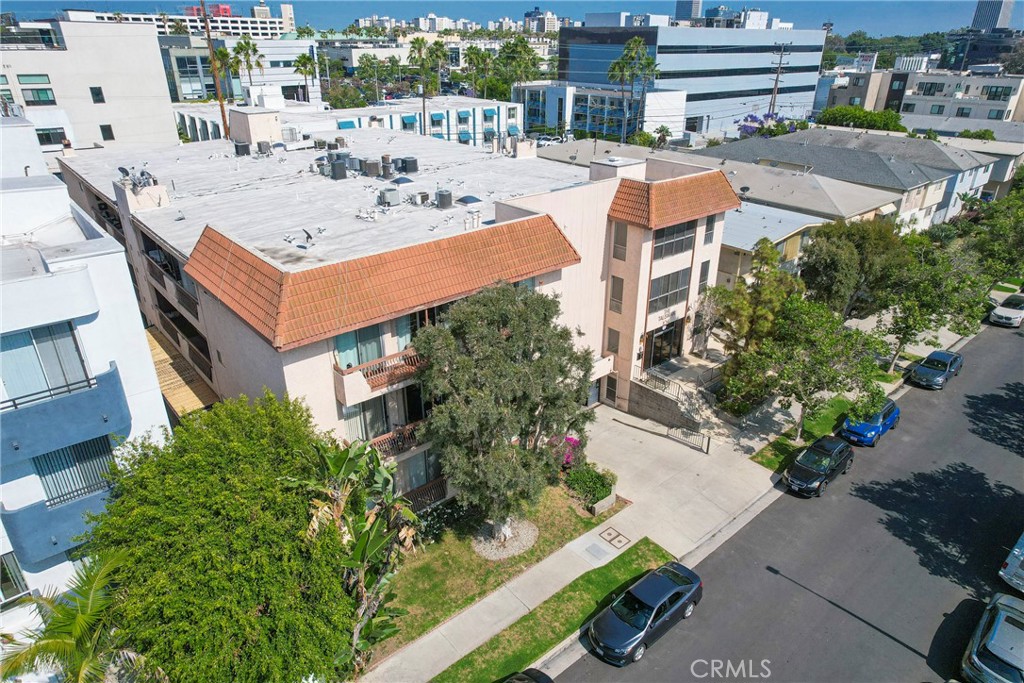 104 S Hayworth Avenue 204