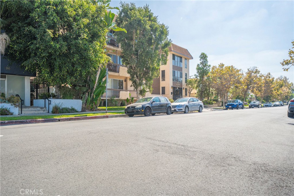 104 S Hayworth Avenue 204