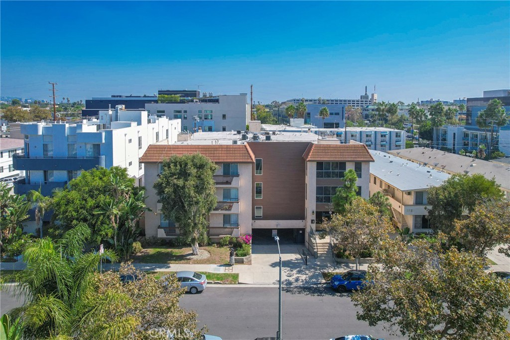 104 S Hayworth Avenue 204