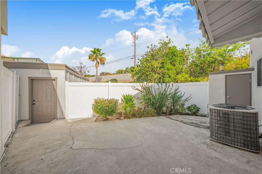 8249 Haseltine Green