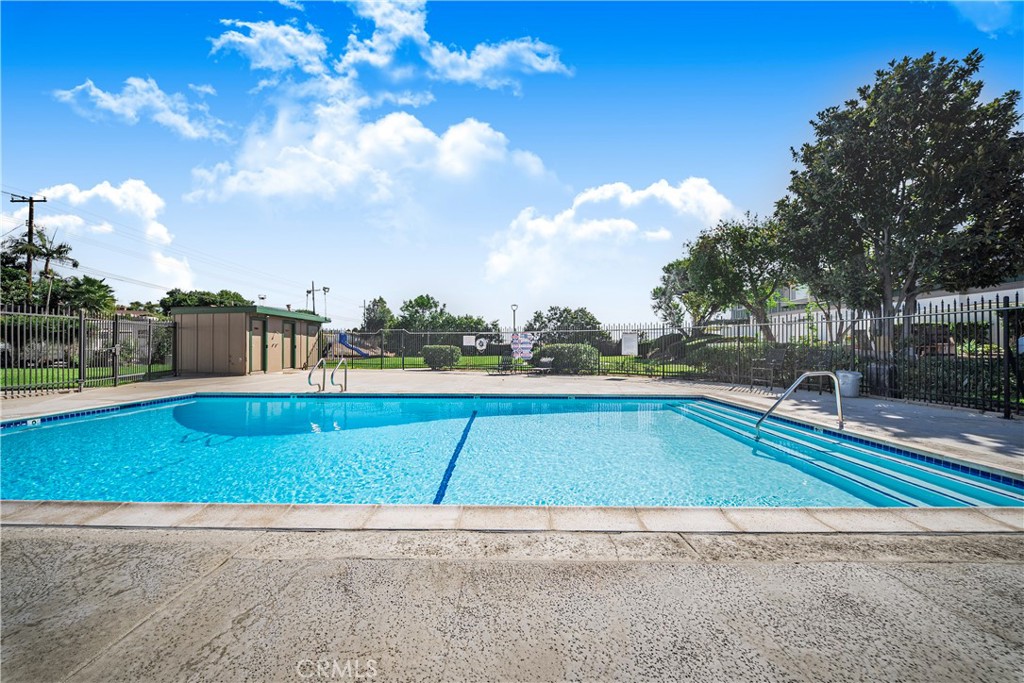 8249 Haseltine Green