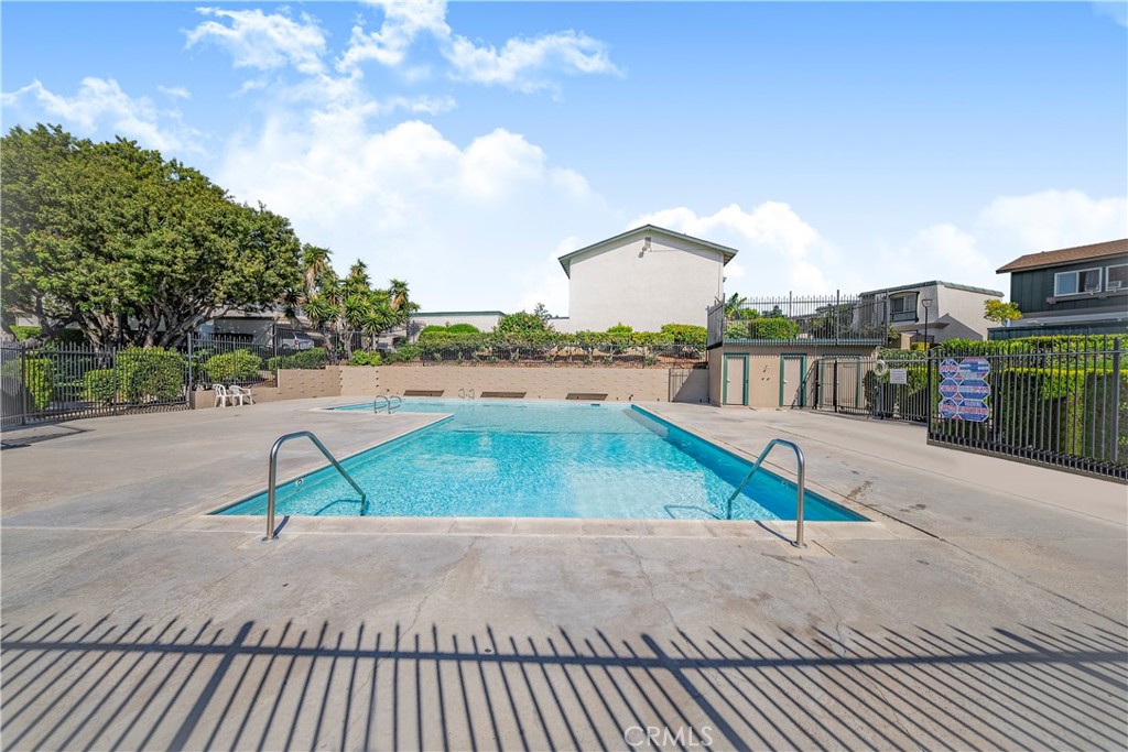 8249 Haseltine Green