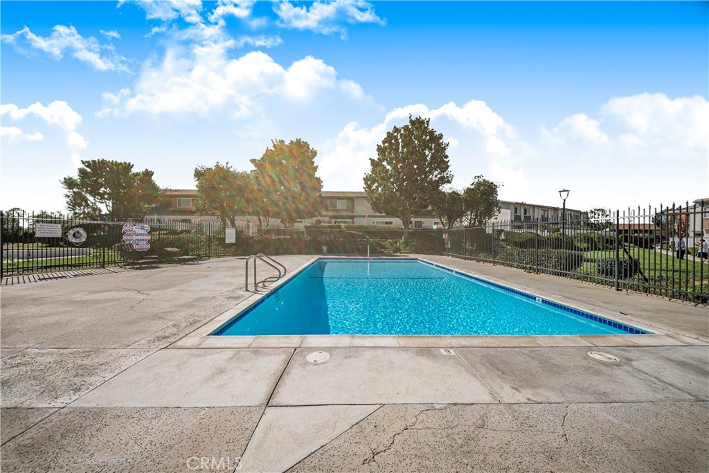 8249 Haseltine Green