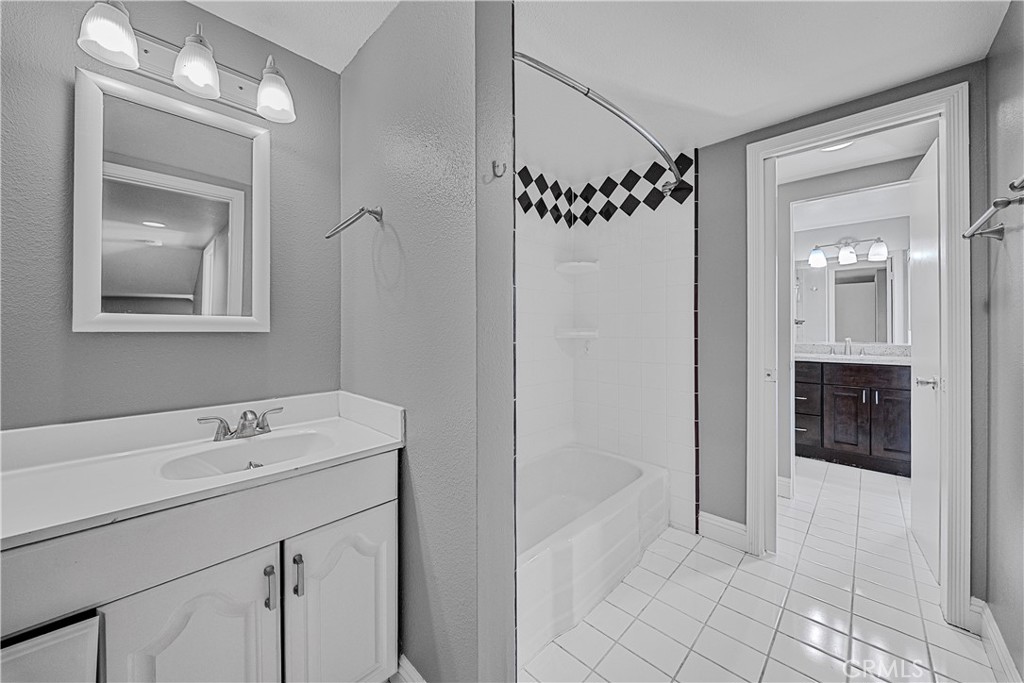 8249 Haseltine Green