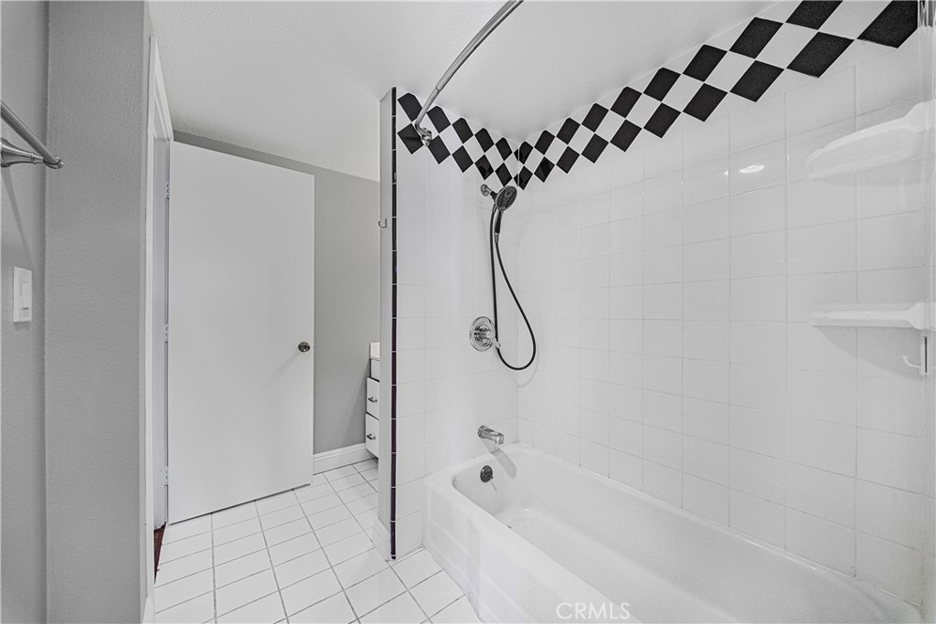 8249 Haseltine Green