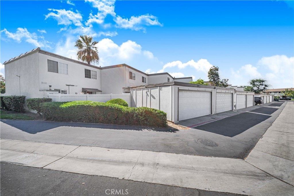 8249 Haseltine Green