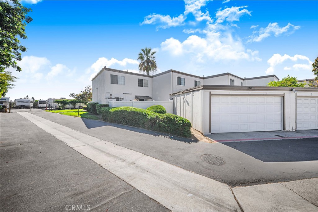 8249 Haseltine Green