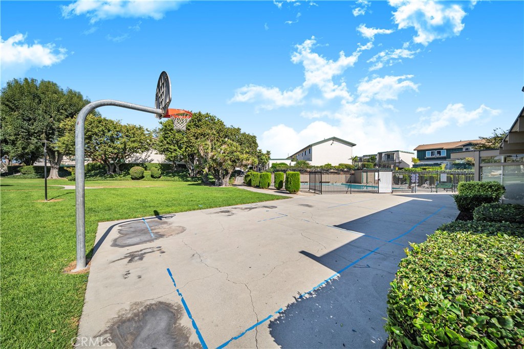 8249 Haseltine Green