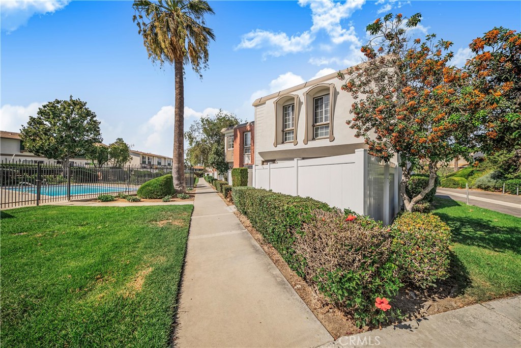 8249 Haseltine Green