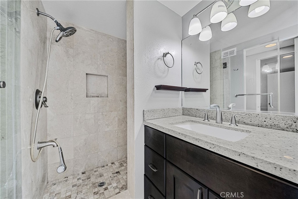 8249 Haseltine Green