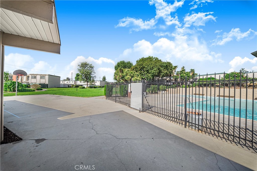 8249 Haseltine Green