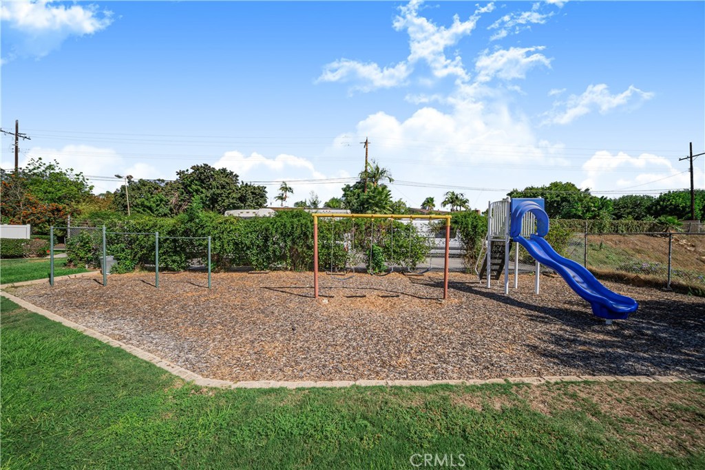 8249 Haseltine Green