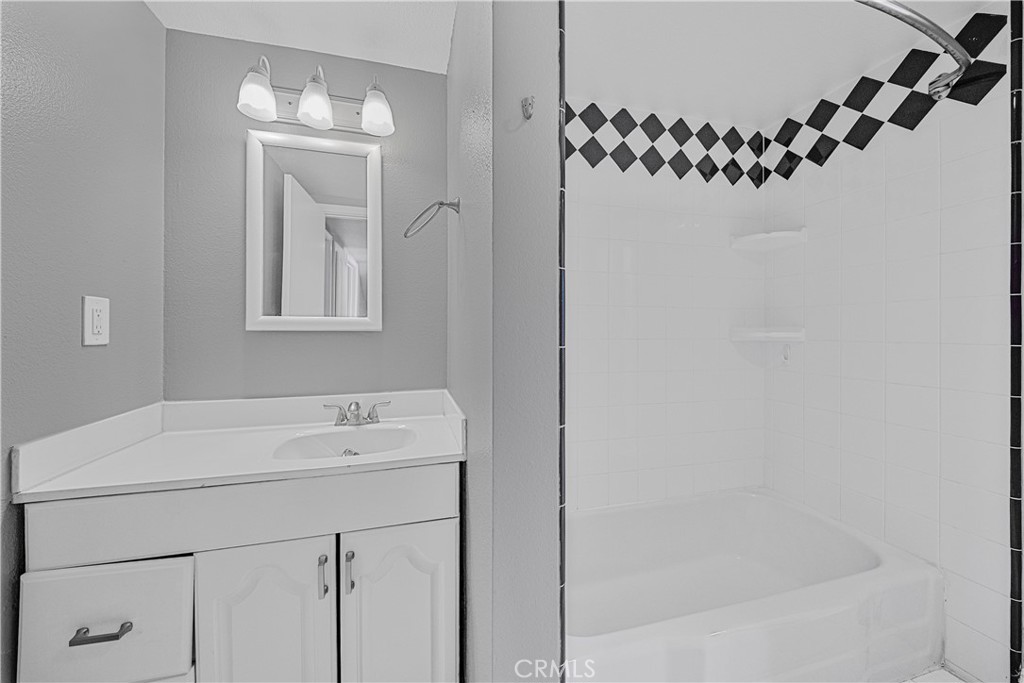 8249 Haseltine Green