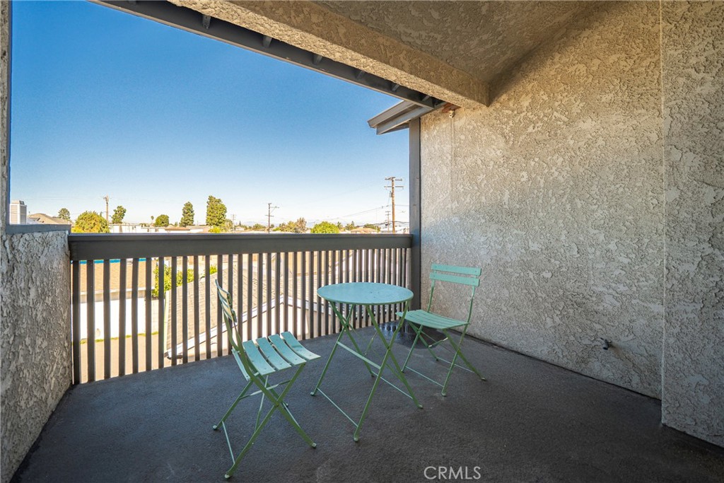 14927 Condon Avenue 7