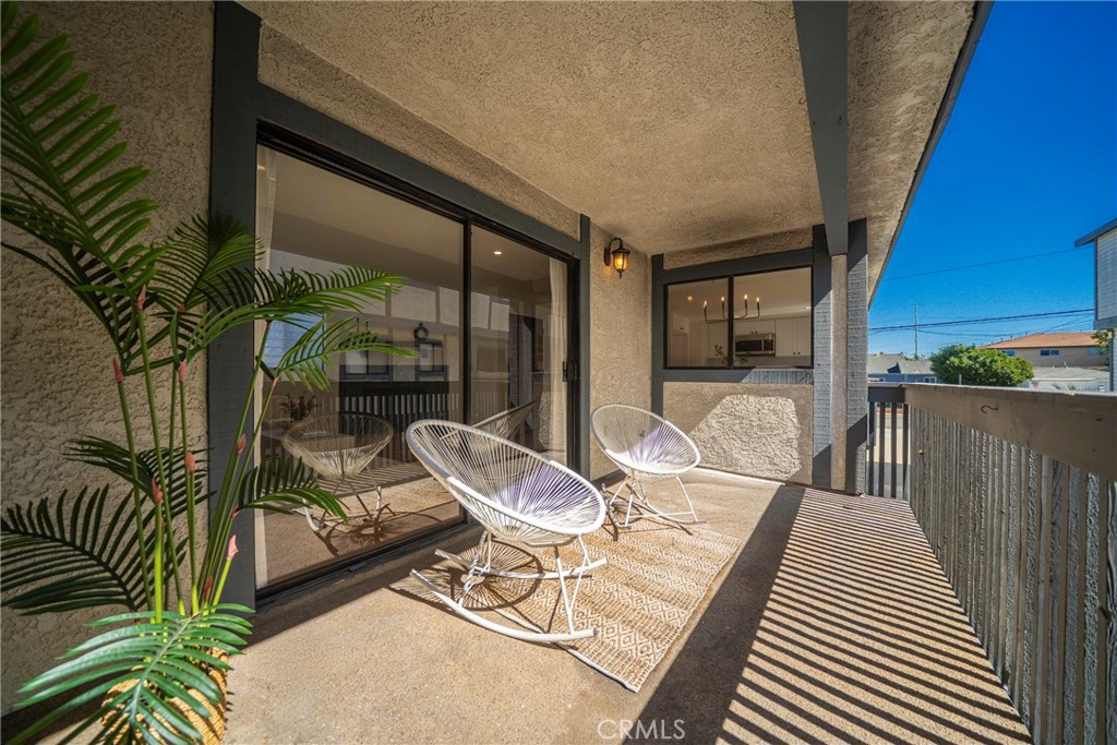 14927 Condon Avenue 7