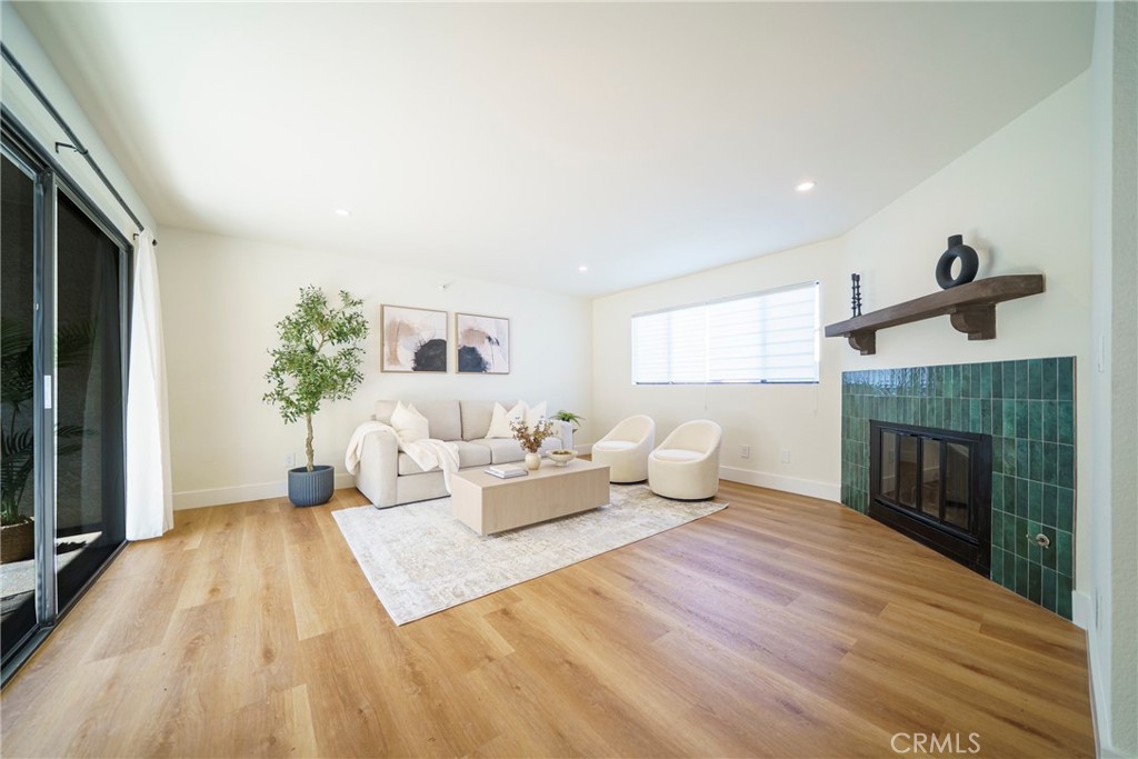 14927 Condon Avenue 7